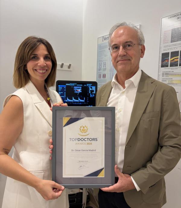 El doctor César García Madrid  galardonado en los Top Doctors Awards de 2025